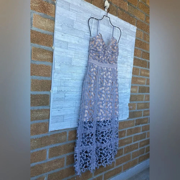 Elliatt Bella Floral Lace Midi Dress size small - Picture 5 of 15